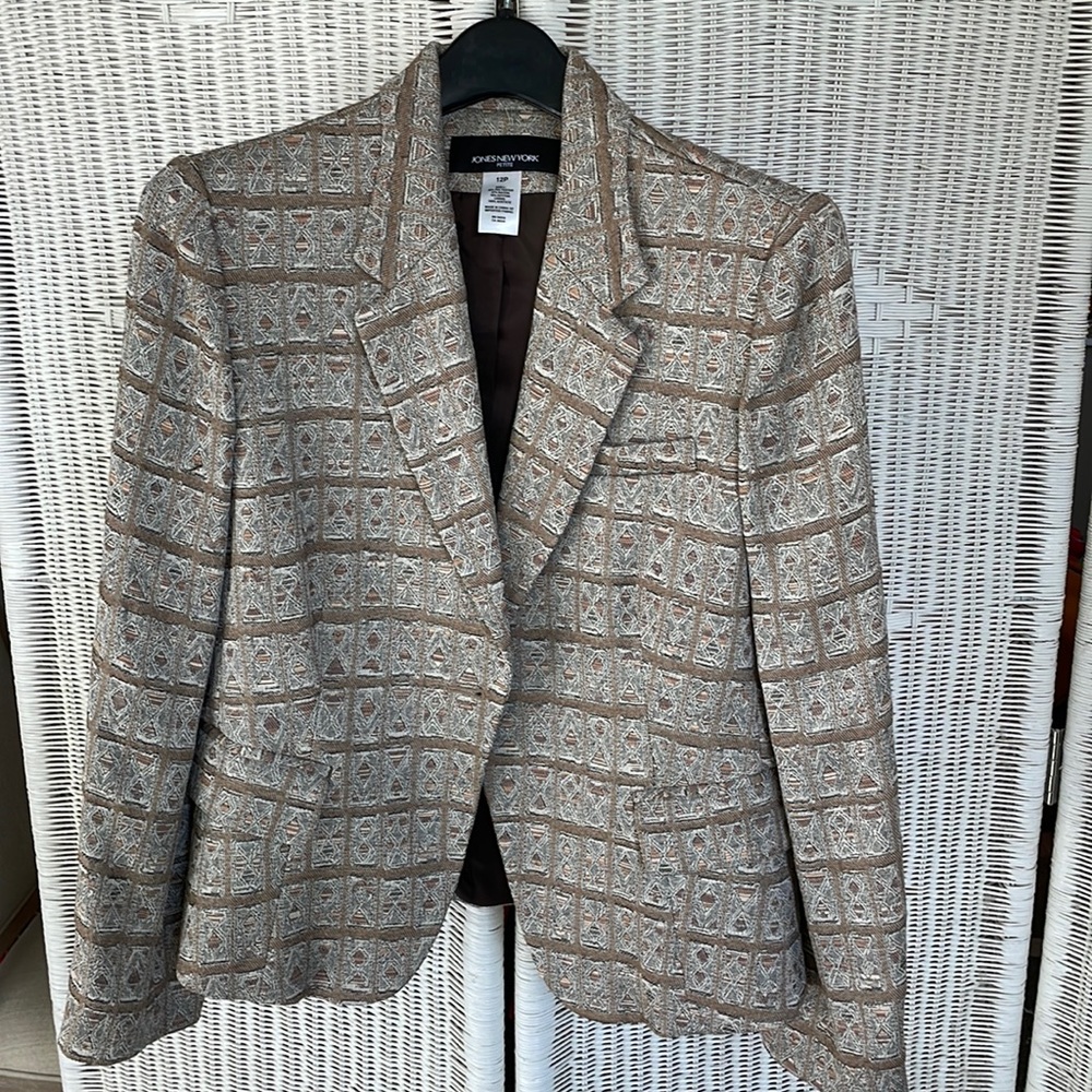 Jones New York patterned blazer.